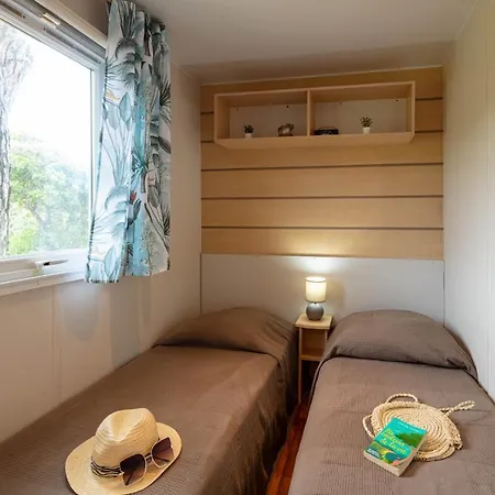 Le Photinia, Mobil-home Climatise Avec Vue Situe Au Coeur Du Domaine * Hyeres